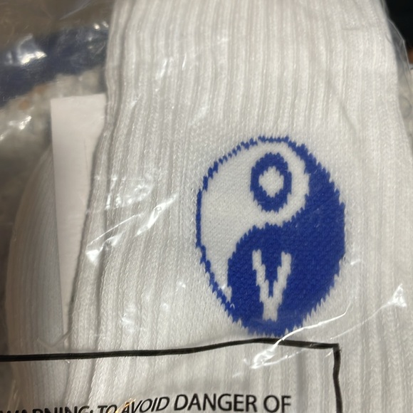 Outdoor Voices Crew Socks S/M White New In Pkg Soft Plush - Picture 4 of 4